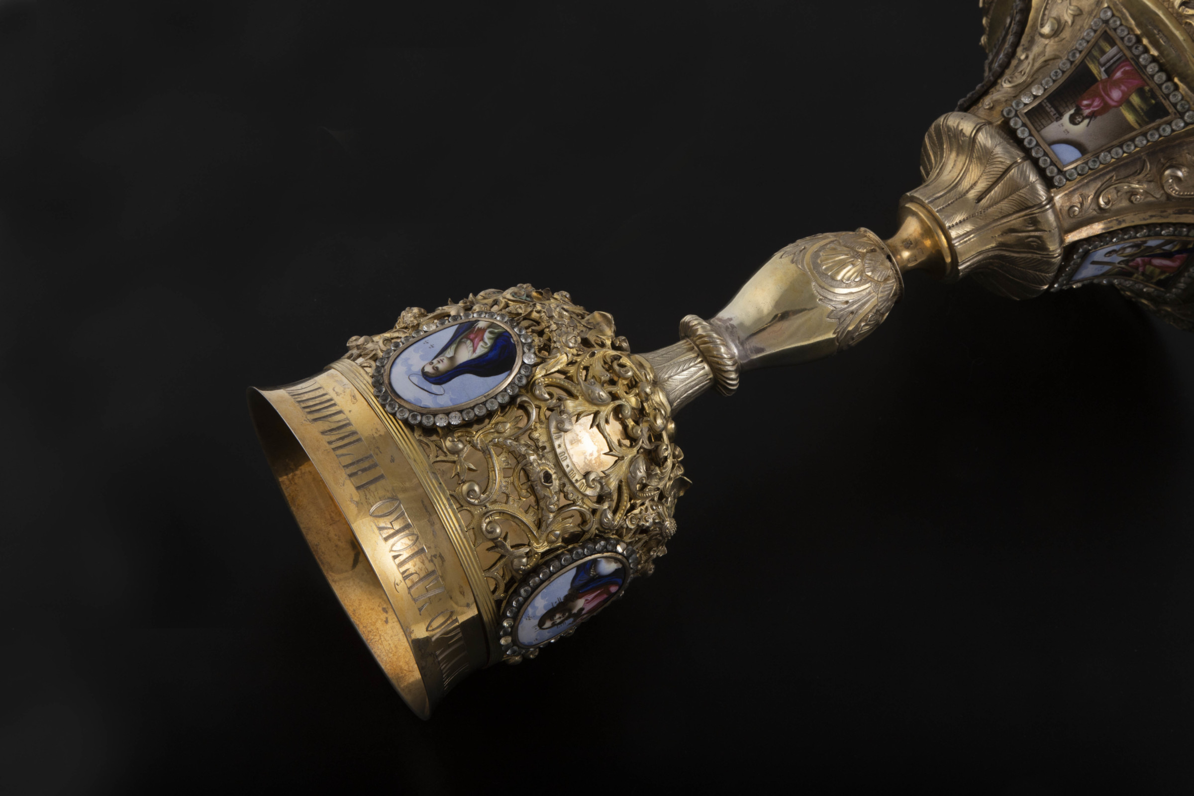 The eclectic life and collection of Linda McRae Noe Laine